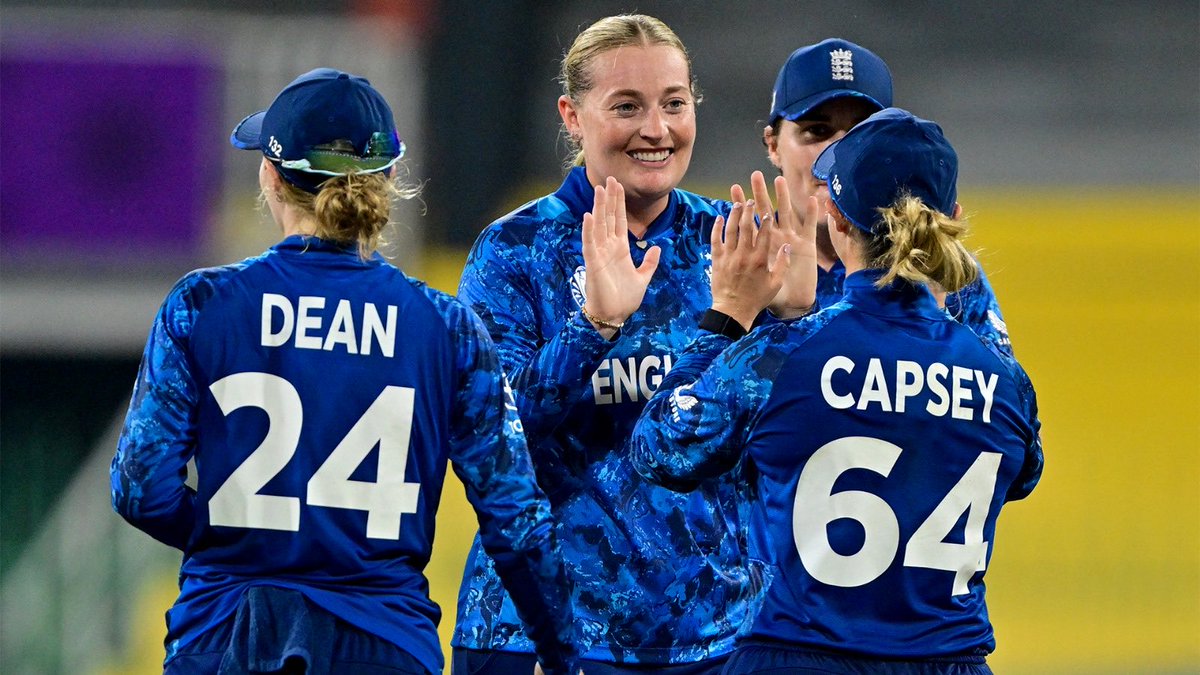 PCA's tweet image. A hat-trick of wins &amp;amp; returning to the top of the standings 🔝

@natsciver &amp;amp; @Sophecc19 lead @englandcricket to a comfortable victory over co-hosts Sri Lanka 🏴󠁧󠁢󠁥󠁮󠁧󠁿

Up next, Pakistan on Wednesday 💪

#CWC25 #ENGvSL