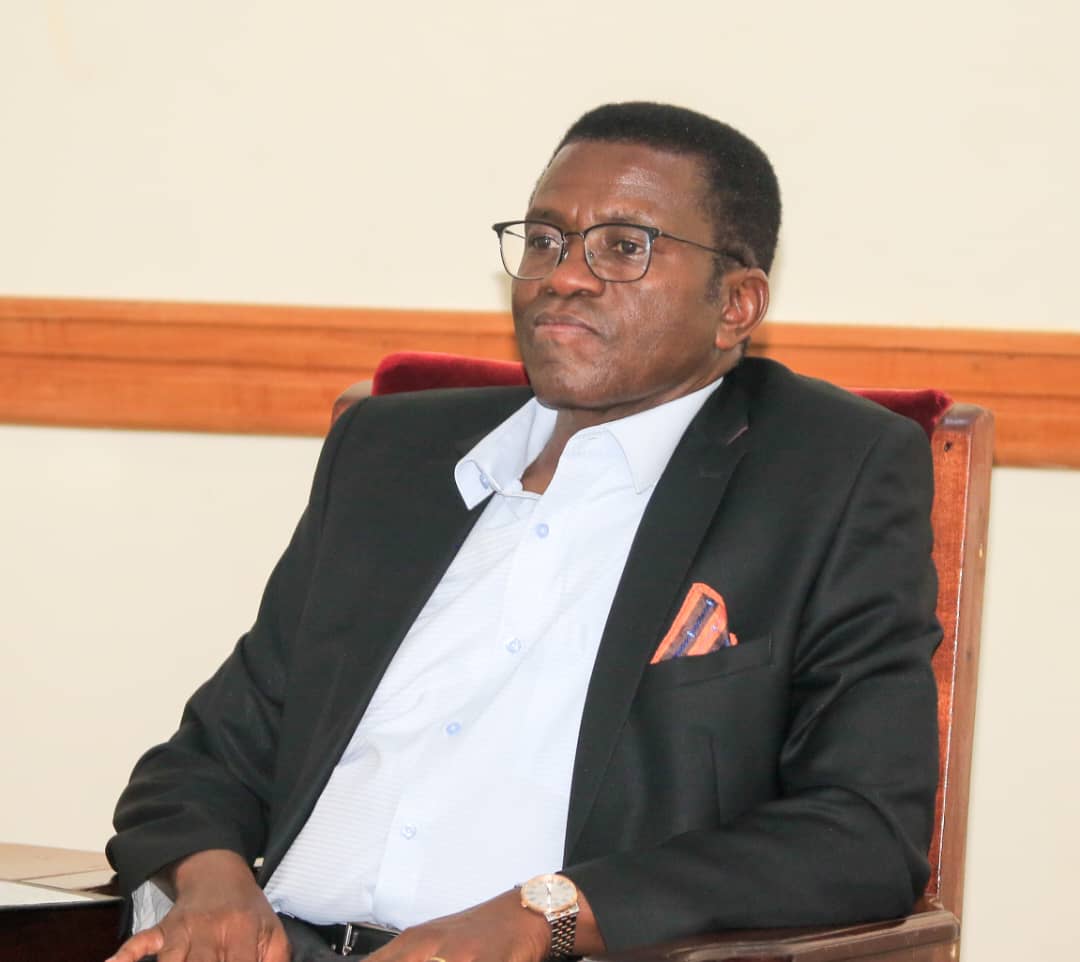 BugandaYouthC's tweet image. Owekitiibwa Sserwanga Robert akubiriza abavubuka bulijjo okufaayo ennyo okusoma ebitabo byabwe, Owekitiibwa agamba abazadde bayita mu bingi okufuna ebisale by'essomero era abaana balina okulaba nti bakozesa omukisa gw'abazadde okubaweerera ensimbi z'abwe zireme kufa bussa.🙏🏿#BYC