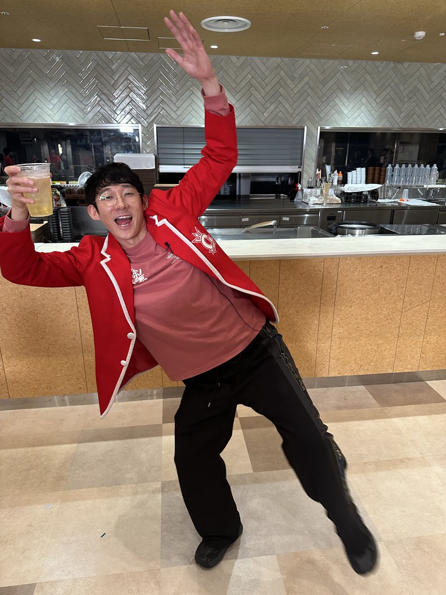 dmskskbot's tweet image. 手がバグ
