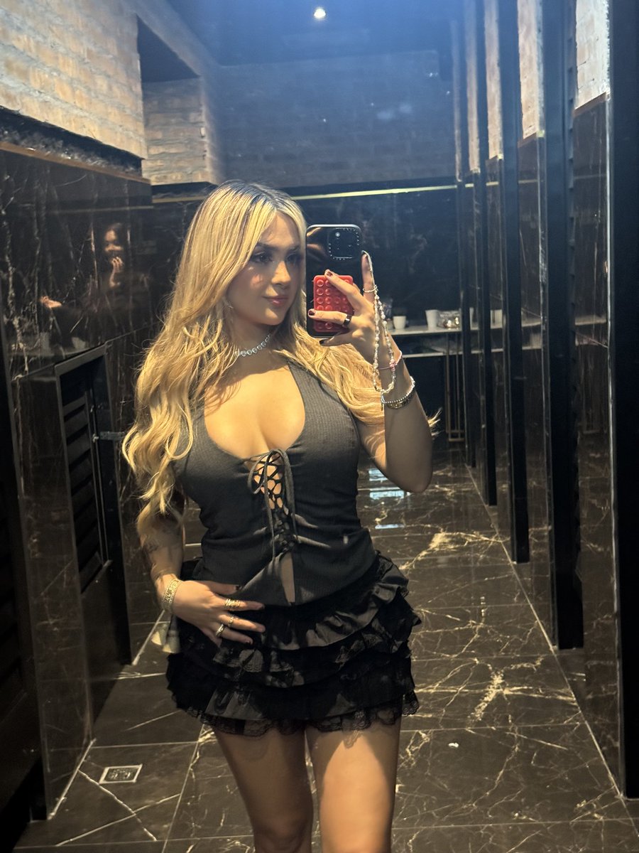 ARI 🍓✨ tweet media