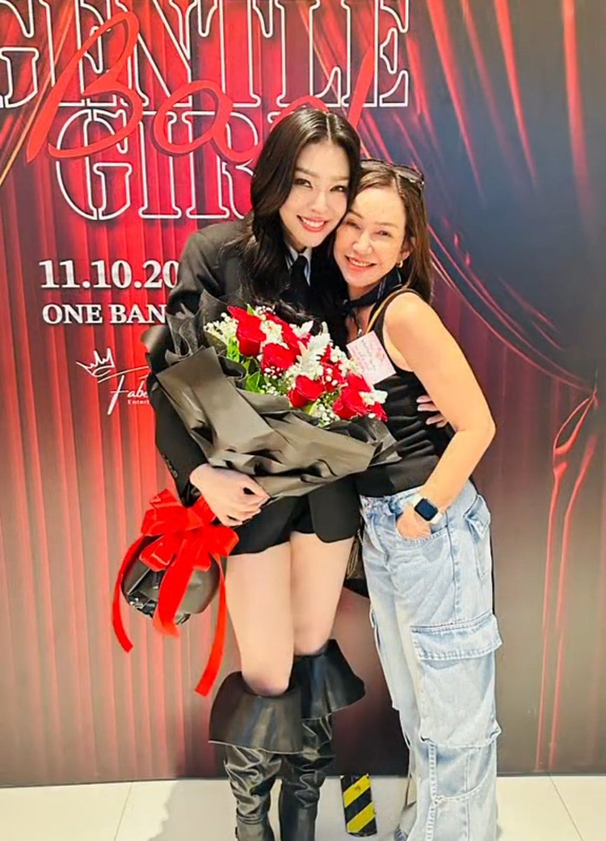 Pmaliiiiii's tweet image. Grandma!😻
So cuteee😺

HAPPY BIRTHDAY PERAYA 
#FayeGentleBadGirlParty
#FayePeraya