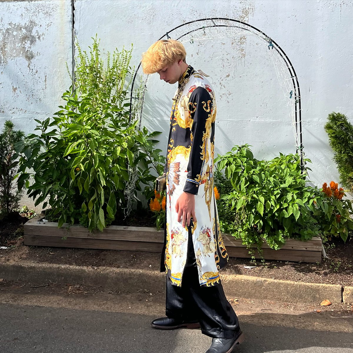 newtoyouinc's tweet image. Outfit details: Dress: M Black, White, Gold, and Red Versace. Price: $495 Necklace: Hammered Disk Gold Tone Three Oscar De La Renta. Price: $220 Bag: Gold fabric “Croc” Tonda Diane Von Furstenberg. Price: $99 We are… #vintageversace #designerconsignment #fashion #explorepage