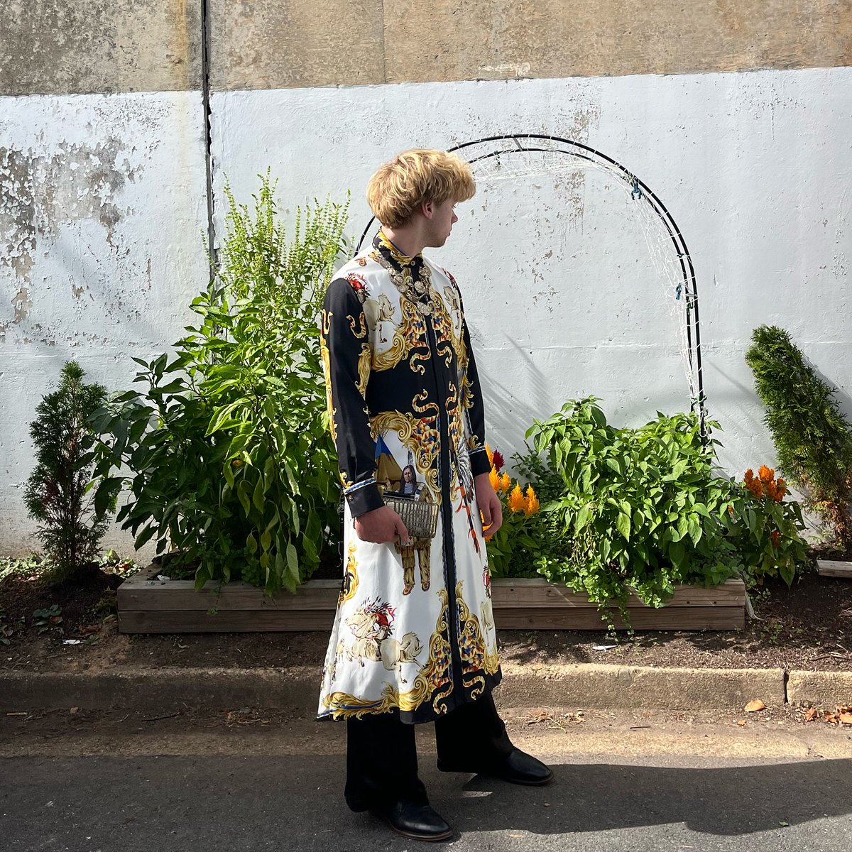 newtoyouinc's tweet image. Outfit details: Dress: M Black, White, Gold, and Red Versace. Price: $495 Necklace: Hammered Disk Gold Tone Three Oscar De La Renta. Price: $220 Bag: Gold fabric “Croc” Tonda Diane Von Furstenberg. Price: $99 We are… #vintageversace #designerconsignment #fashion #explorepage