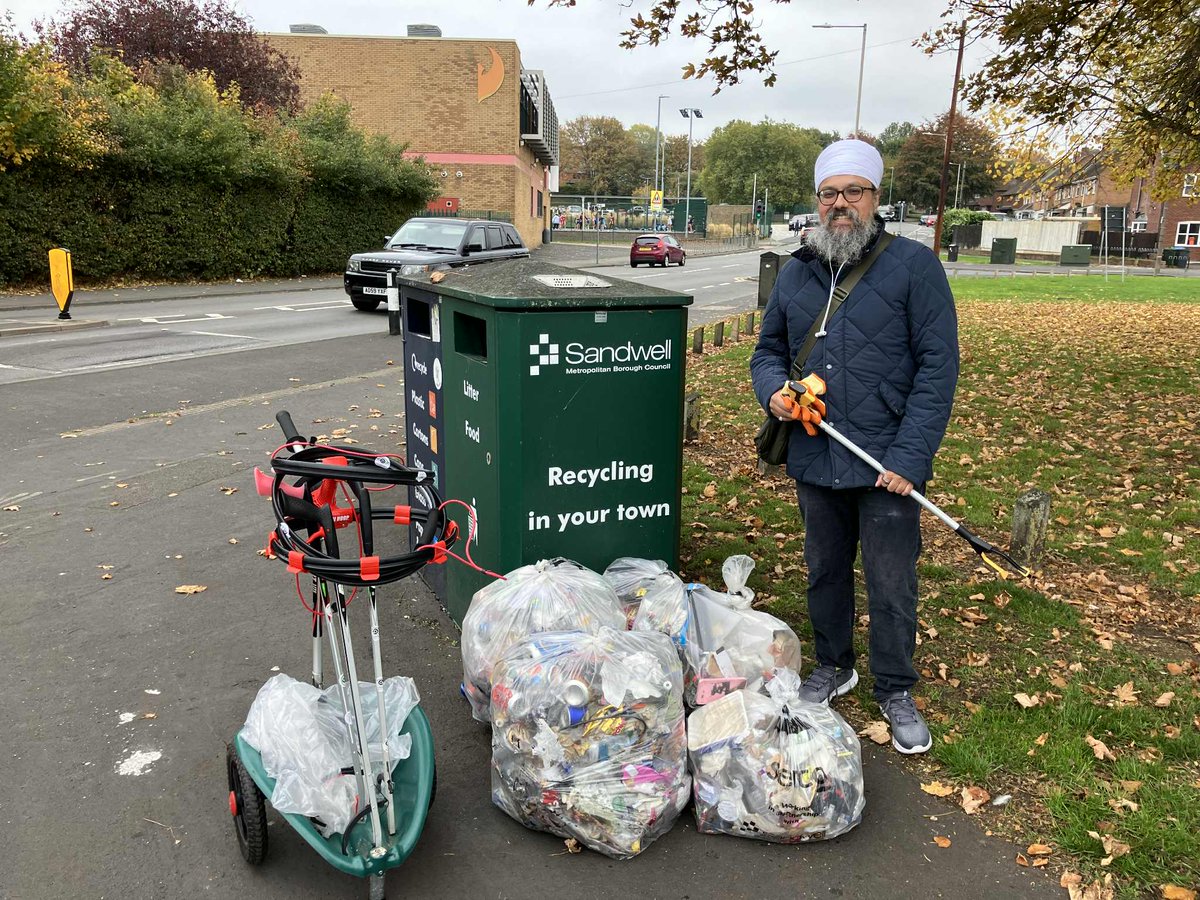 Litterwatch1's tweet photo. Another successful Hateley Cross Big Local litter pick. Huge thanks to our 4 volunteers who removed 6 bags of litter today. We got the job done and had a great catch-up!
Seriously, volunteering is fun! Join us next month.
#LitterPick #HateleyCross #CommunityAction #sandwell https://t.co/e5ezQYQJQk