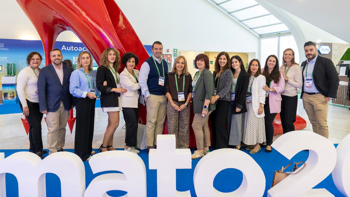 sehh_es's tweet photo. 📍Parte del equipo de la #SEHH en Oviedo.

🩸Felices por este Congreso Nacional #Hemato2025, que bate récords gracias a los grandes especialistas que lleváis la #hematología al siguiente nivel.

#SEHHematologia #HematoEnRed #SEHHContigo https://t.co/gJjoFKvef1