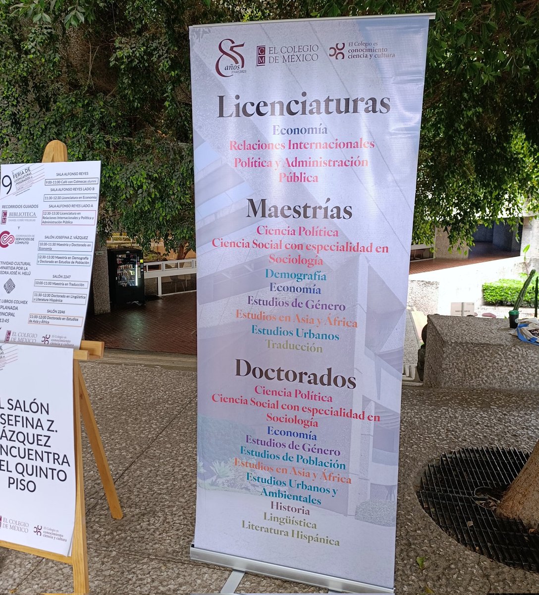 Publicaciones de El Colegio de México (@libroscolmex) on Twitter photo 🎒🏫Inicia la 9ª Feria de licenciaturas y posgrados y café con 
Colmecas alumni.
Te esperamos hoy hasta las 14:00 en nuestras instalaciones. 
¡Conoce cómo formar parte de la #ComunidadColmex! 
En la explanada principal Colmex y la #BiclaColmex con 20% de descuento 🎒🏫Inicia la 9ª Feria de licenciaturas y posgrados y café con 
Colmecas alumni.
Te esperamos hoy hasta las 14:00 en nuestras instalaciones. 
¡Conoce cómo formar parte de la #ComunidadColmex! 
En la explanada principal Colmex y la #BiclaColmex con 20% de descuento