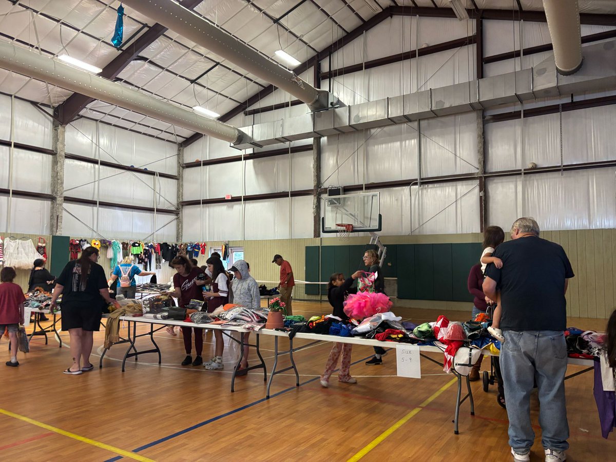 Serena_Davanzo's tweet photo. Wakulla Giving Hands held their 2nd annual Costume Giveaway on Saturday afternoon! 
I’ll have more on how this spooktacular event helps our neighbors on ABC27! https://t.co/hmb55GoPjh
