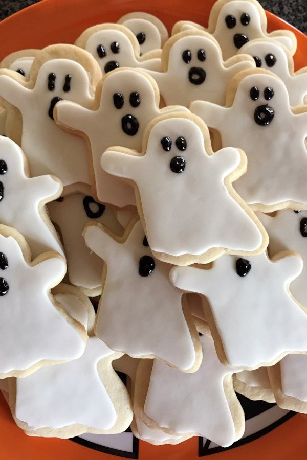 daily_dolce's tweet photo. Ghost sugar cookies https://t.co/57tKXITBiJ