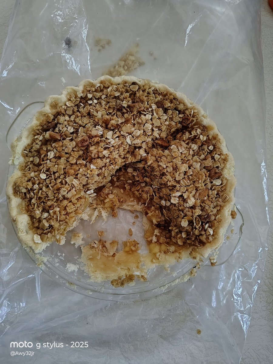 AWY32jr's tweet image. This Amish just  brought us a homemade apple pie. Mmm yummy.