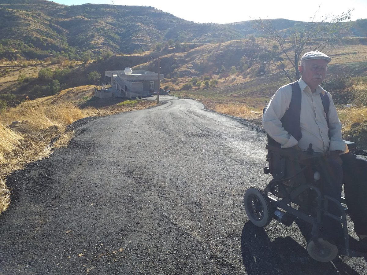 💙 Engelleri birlikte aşıyoruz!
Siirt’in Baykan ilçesi Çelikli Köyü’nde yaşayan Mahfuz amcamız için ekiplerimiz seferber oldu.
Yolu asfaltladık, artık evine rahatça ulaşabiliyor. 🚜
Her vatandaşımızın yüzündeki tebessüm, bizim en büyük motivasyonumuz.

#Siirt #Baykan