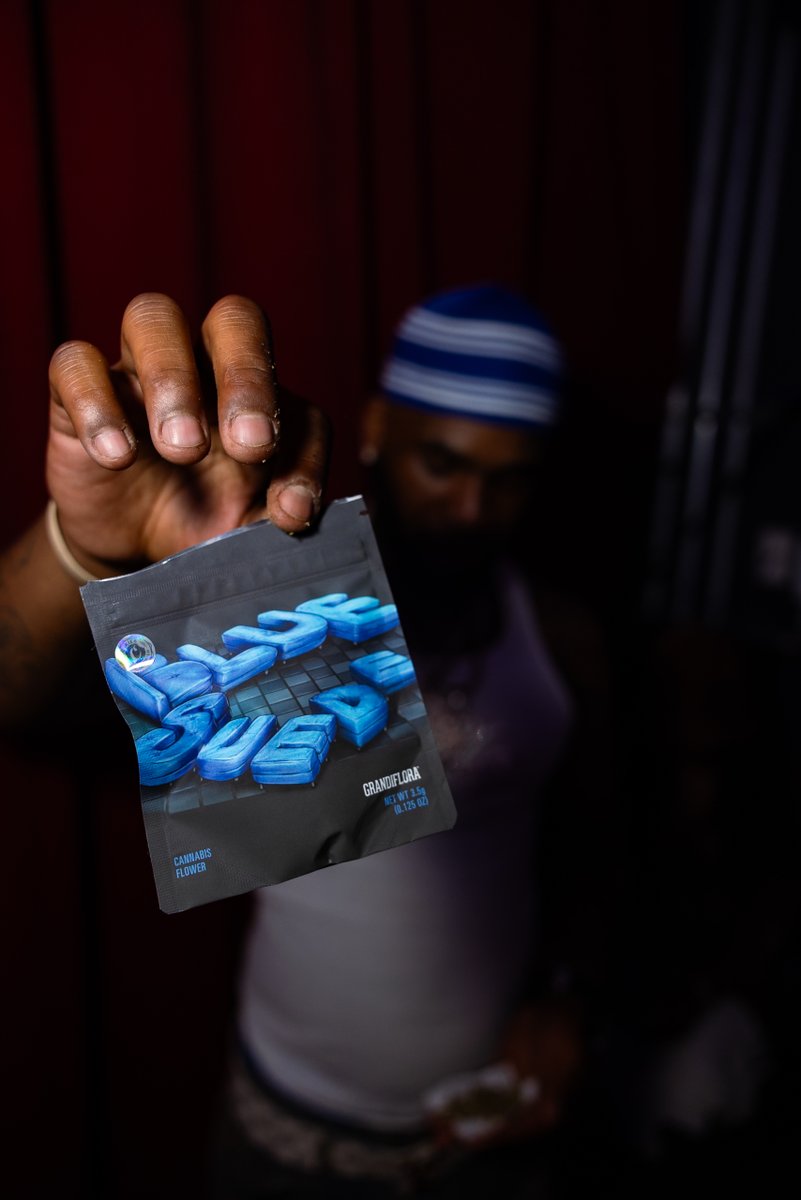 cookiesglobal's tweet image. { Blue Suede } 🥶 Shout out Q Da Fool ..

Tap in: cookies.link/tap-in