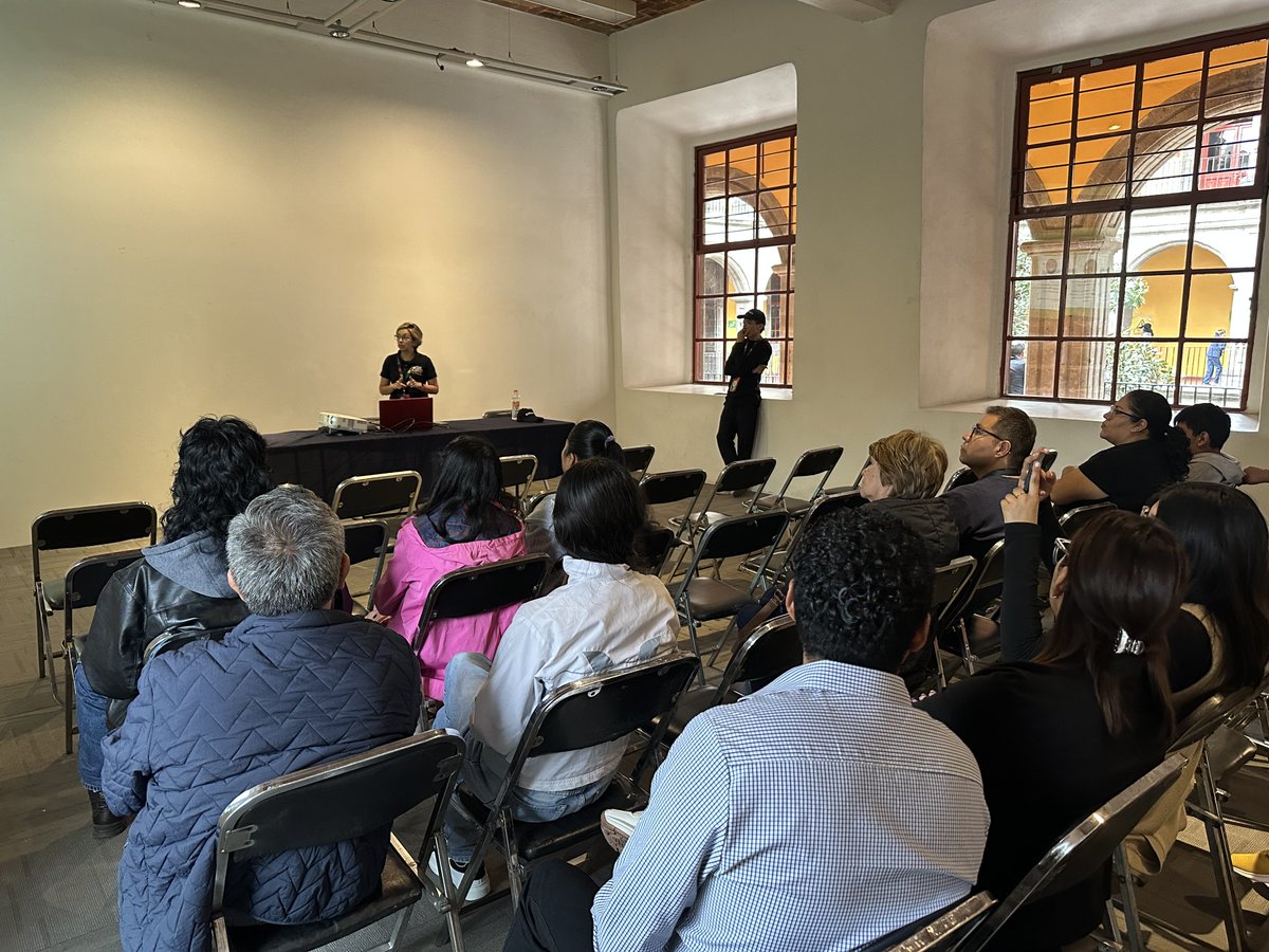 bioeticaunam's tweet image. Hoy en el festival #Synapsia la Mtra. Rocio Muciño, secretaria técnica del PUB, nos presentó la ponencia:  ¡De la moda… lo que menos contamina!
#SabíasQue el #FastFashion (ropa barata y de moda) es el segundo mayor contaminante del mundo. 👖