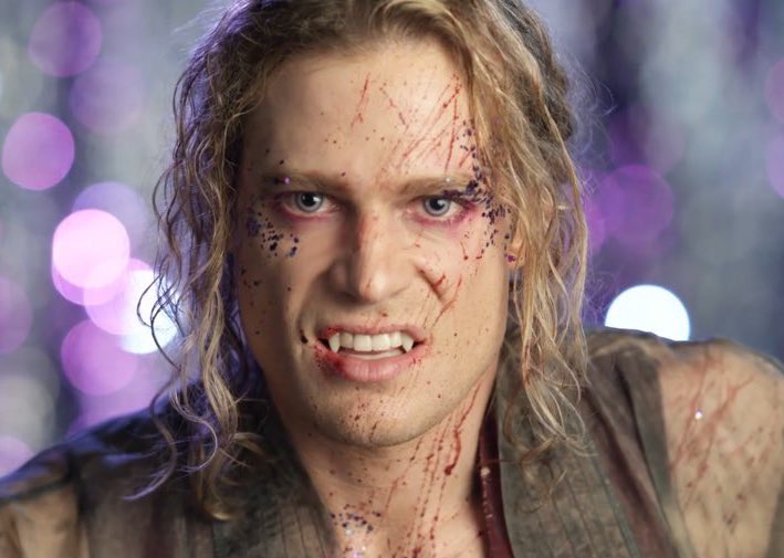 shoutout to the vampire lestat covered in blood gotta be one of my favorite genders fr