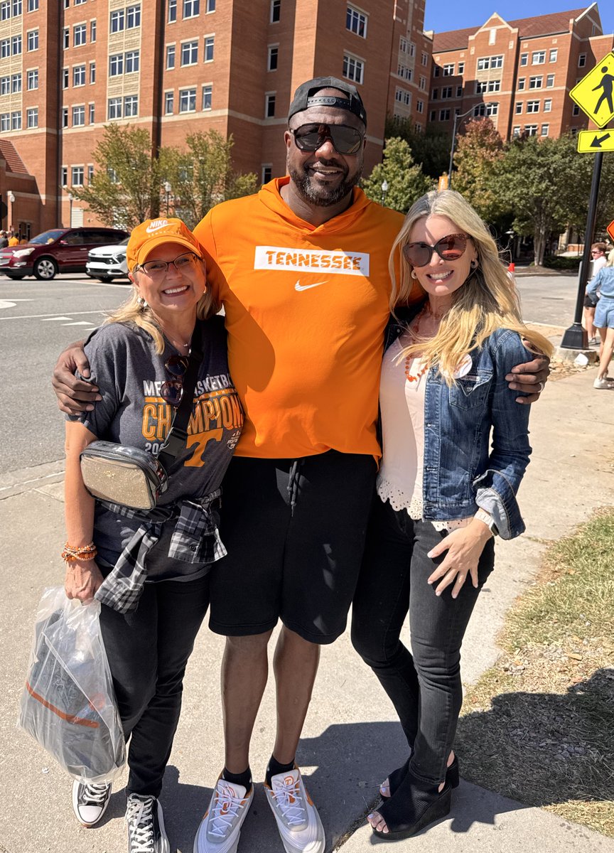 We love us some <a href="/TheRonSlay/">Ron Slay</a> 
#GoVols #VolHoops
