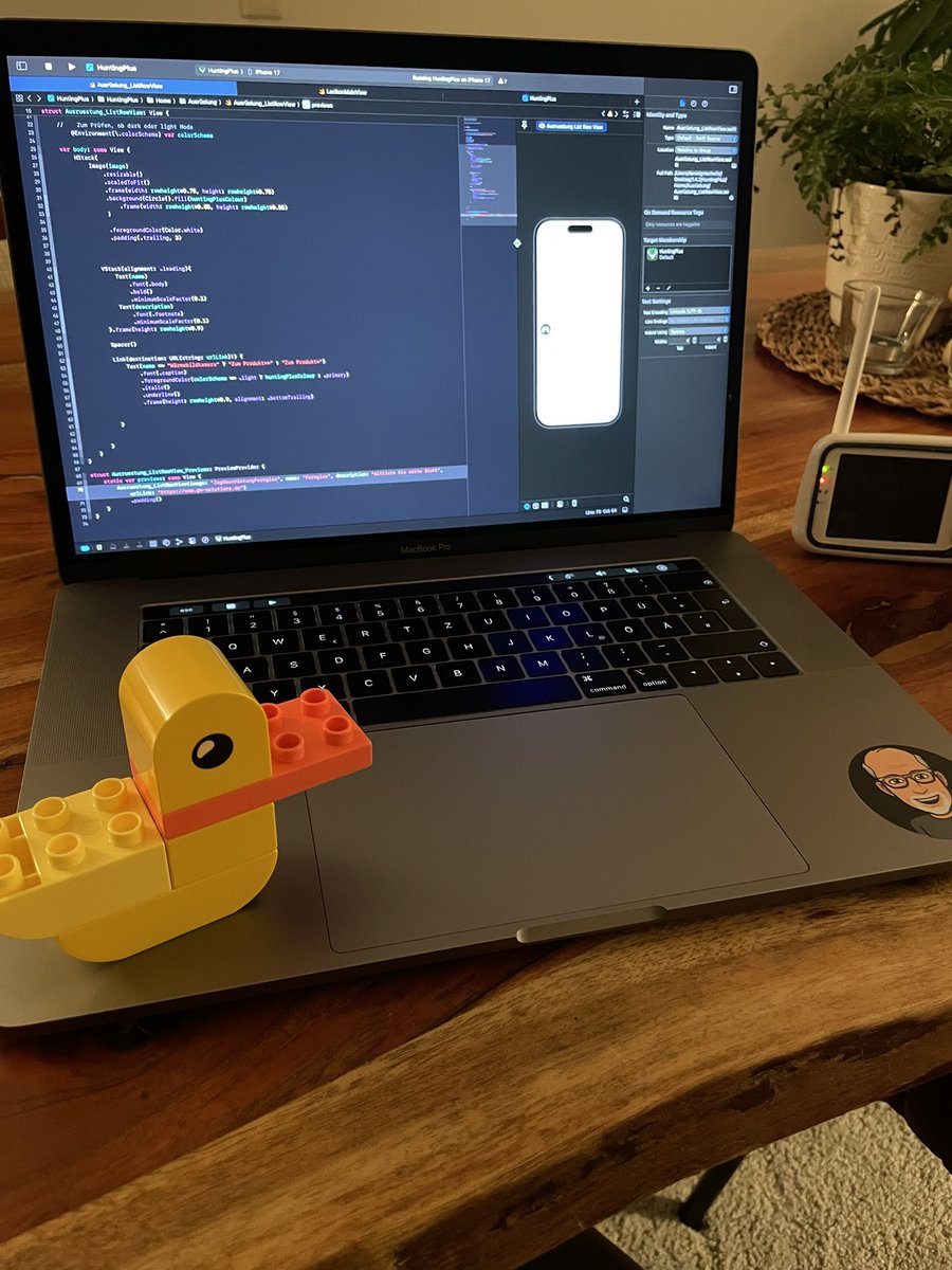DanGW_92's tweet image. Nothing beats a Saturday night coding session with my duck buddy. Already feeling a bit like @adamlyttleapps lol 🐤.