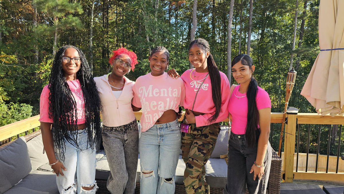 KaiviM2029's tweet image. My birthday was yesterday, but I’m celebrating today 🎉 couldn’t ask for better people to spend it with 🫶🏾
#BirthdayVibes #Big15 #Blessed #GoodTimes