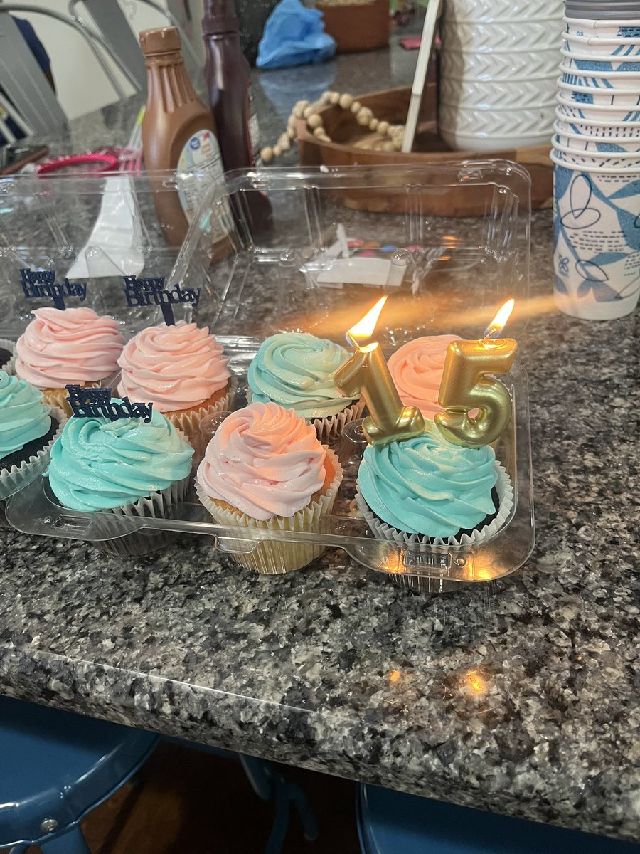 KaiviM2029's tweet image. My birthday was yesterday, but I’m celebrating today 🎉 couldn’t ask for better people to spend it with 🫶🏾
#BirthdayVibes #Big15 #Blessed #GoodTimes