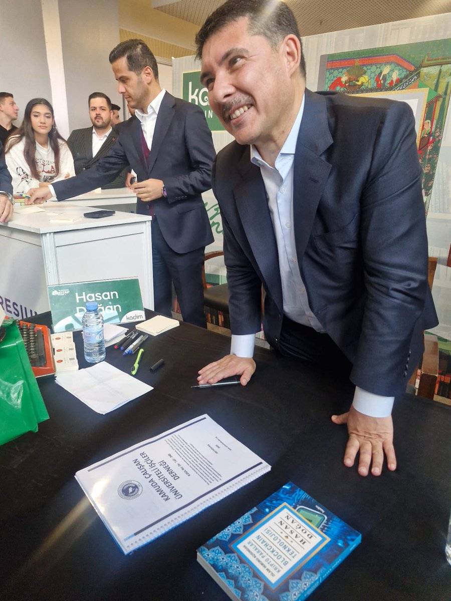 📍 Kamuda Çalışan Üniversiteli İşçiler Derneği olarak, Sayın Cumhurbaşkanımızın Özel Kalem Müdürü Hasan Doğan Beyefendi’nin imza gününe katılım sağladık.

Ankara Temsilcilerimiz Leyla Hanım ve Oğuzhan Bey, Sayın Hasan Doğan Beyefendi’ye kamuda görev yapan üniversite mezunu