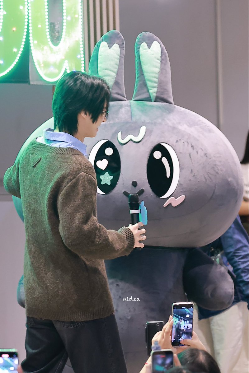 NIDZA7822's tweet image. ป๊าของเมต้า  ☺️☺️

WIN METAA FANIVAL FANSIGN

#GMMTVFANIVALxWin
#winmetawin #METAA