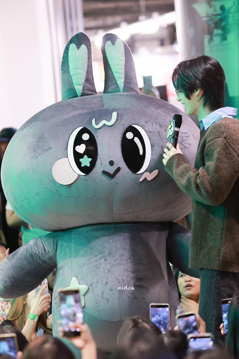 NIDZA7822's tweet image. ป๊าของเมต้า  ☺️☺️

WIN METAA FANIVAL FANSIGN

#GMMTVFANIVALxWin
#winmetawin #METAA