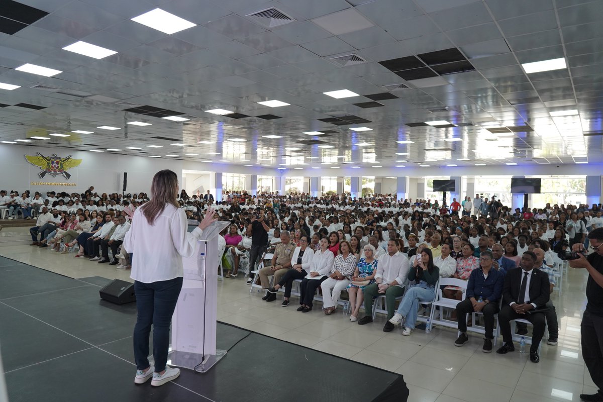 SuperateRDO's tweet photo. «La autonomía es poder decidir libremente, pero para poder tomar decisiones hay que estar formadas», expresó @GloriaReyesG, al llamar a las chicas a vivir cada etapa de su vida con propósito y conciencia.
#DiaDeLaNina #SuperateRD
