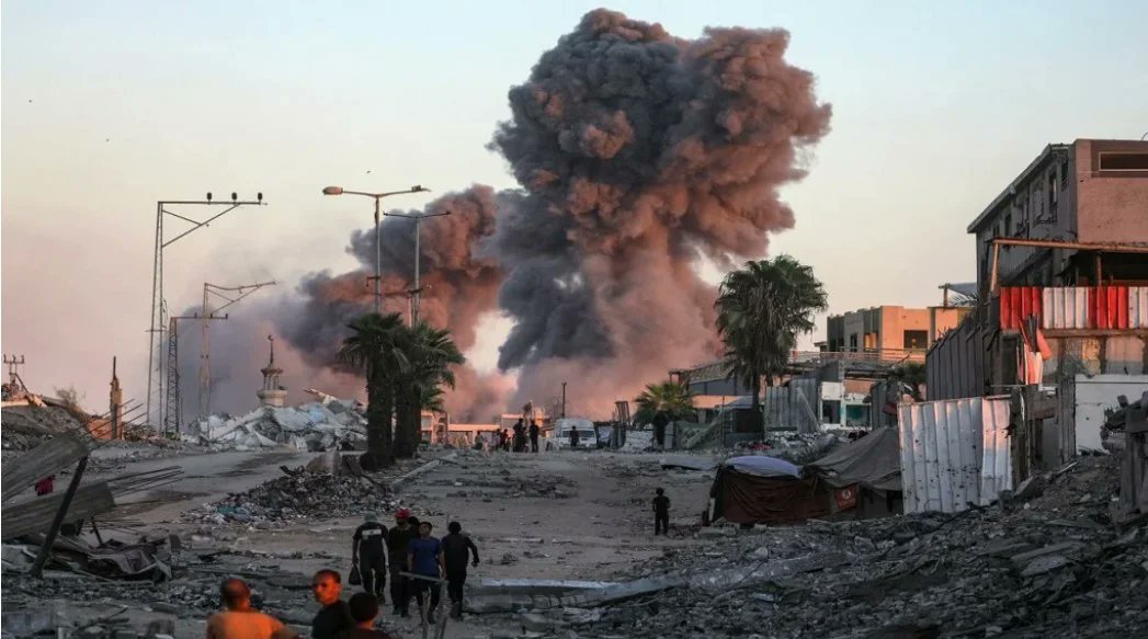 Mercede073's tweet image. En las últimas 24 horas, al menos 155 palestinos han perdido la vida debido a ataques israelíes, a pesar del anuncio de un acuerdo de alto el fuego. 

De los cuerpos recuperados, 135 fueron hallados entre los escombros de edificios destruidos. 

Los hospitales de Gaza están…