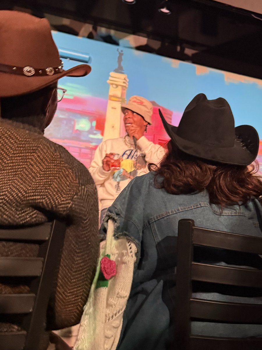 PrincipalBlythe's tweet image. 🎤 #PrincipalAppreciationMonth Surprise!
Huge thanks to Mrs. Thomas & Mrs. Hunnecook for surprising me with tickets to see T.I.—the King of the South—at Helium! 🔥 They know their principal loves a good laugh! Grateful to have such a thoughtful, fun team! 💙💚#GoodVibesOnly