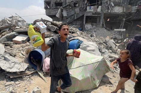 Mercede073's tweet image. En las últimas 24 horas, al menos 155 palestinos han perdido la vida debido a ataques israelíes, a pesar del anuncio de un acuerdo de alto el fuego. 

De los cuerpos recuperados, 135 fueron hallados entre los escombros de edificios destruidos. 

Los hospitales de Gaza están…