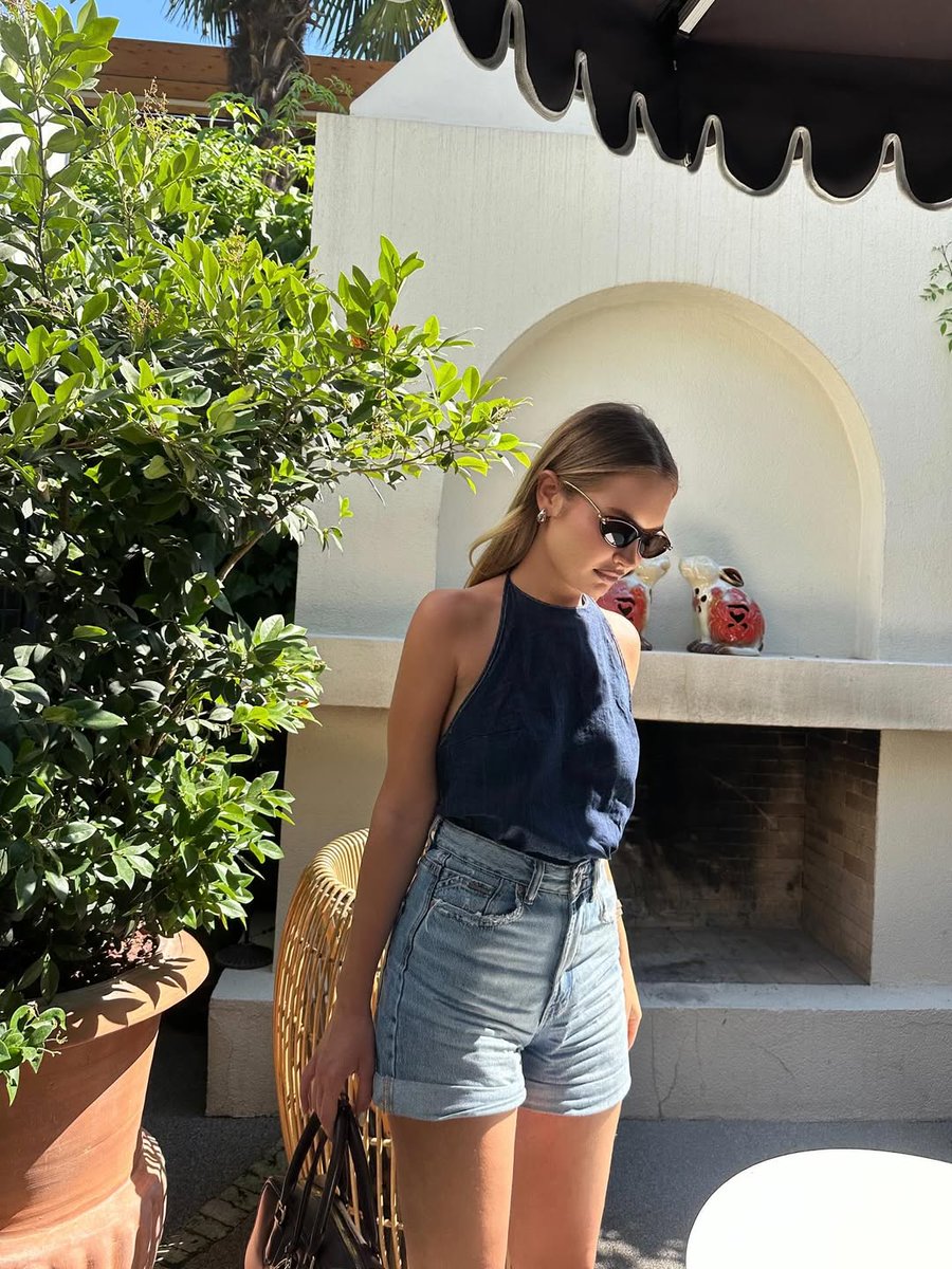 Thauanyfdgt's tweet image. &quot;Chasing sunshine and good vibes in style  #SummerDays #OOTD&quot;