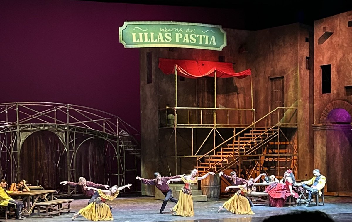 akmde tiyatro yerine yanlışlıkla operaya girdik mecbur kültürlenicez