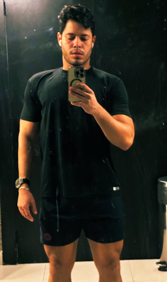 eu_juniorlima's tweet image. De preto e de longe até que engana