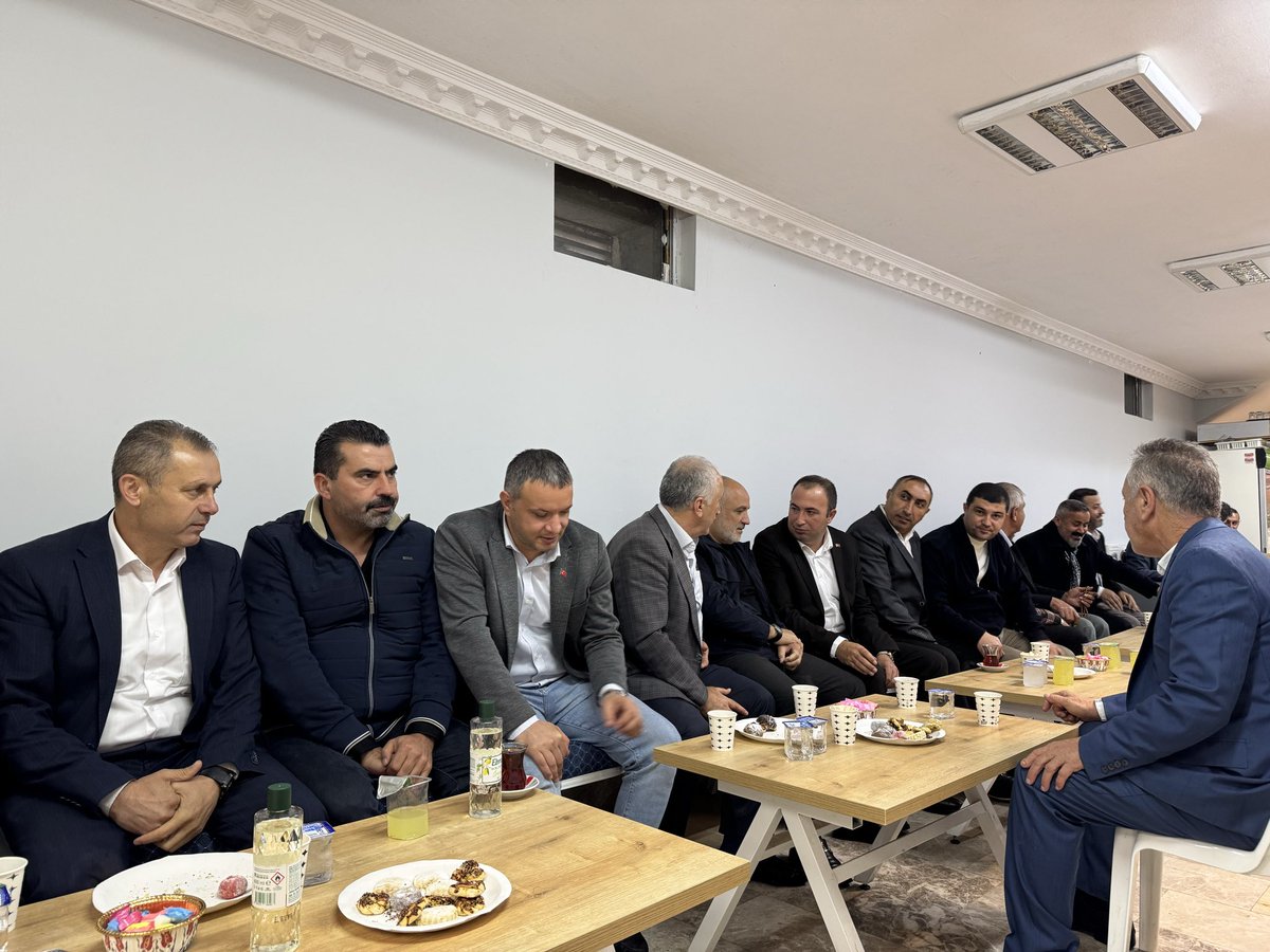 Önceki dönem yürütme kurulu üyemiz Lezgi Işık’ın vefat eden amcasının taziyesine teşkilatımızla birlikte katılım sağladık.
Merhuma Allah’tan rahmet, Lezgi Işık ve ailesine sabır ve başsağlığı diliyoruz. 

#Avcılar #AKPartiAvcılar #TaziyeZiyareti #BirlikteGüçlüyüz