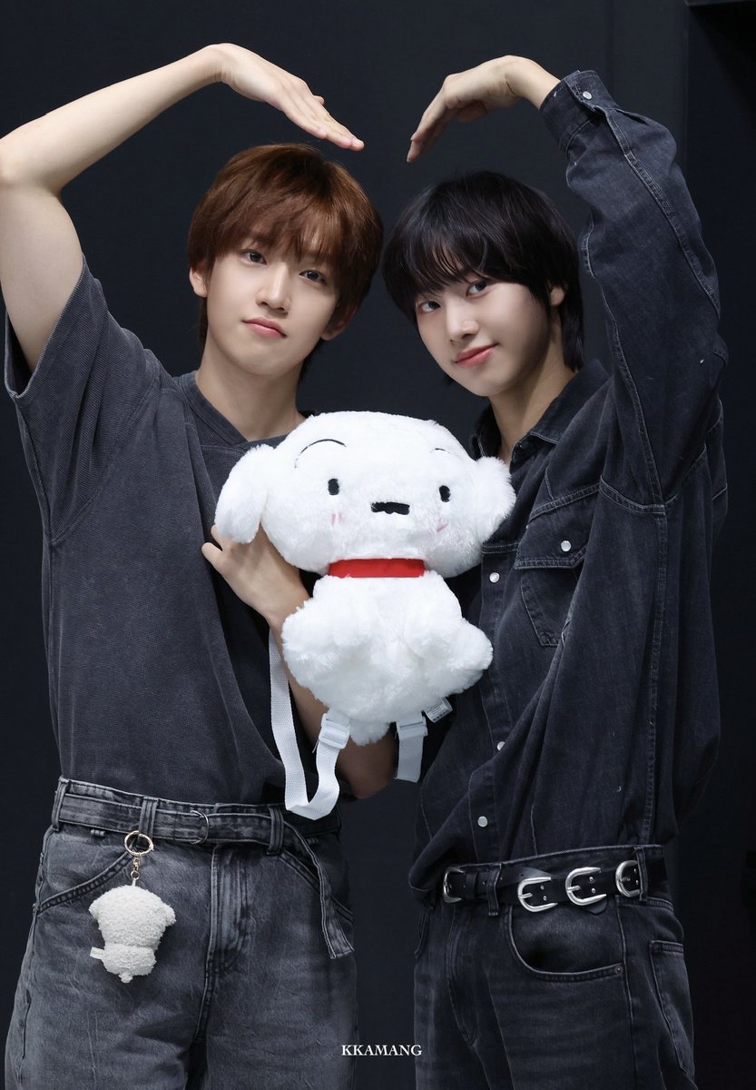 kkamang_berr's tweet image. 251009 헬로라이브 아이딧 팬싸인회

민재님 여기라구요..‼️

#아이딧 #김민재 #박성현
#IDID #KIMMINJAE #PARKSEONGHYEON