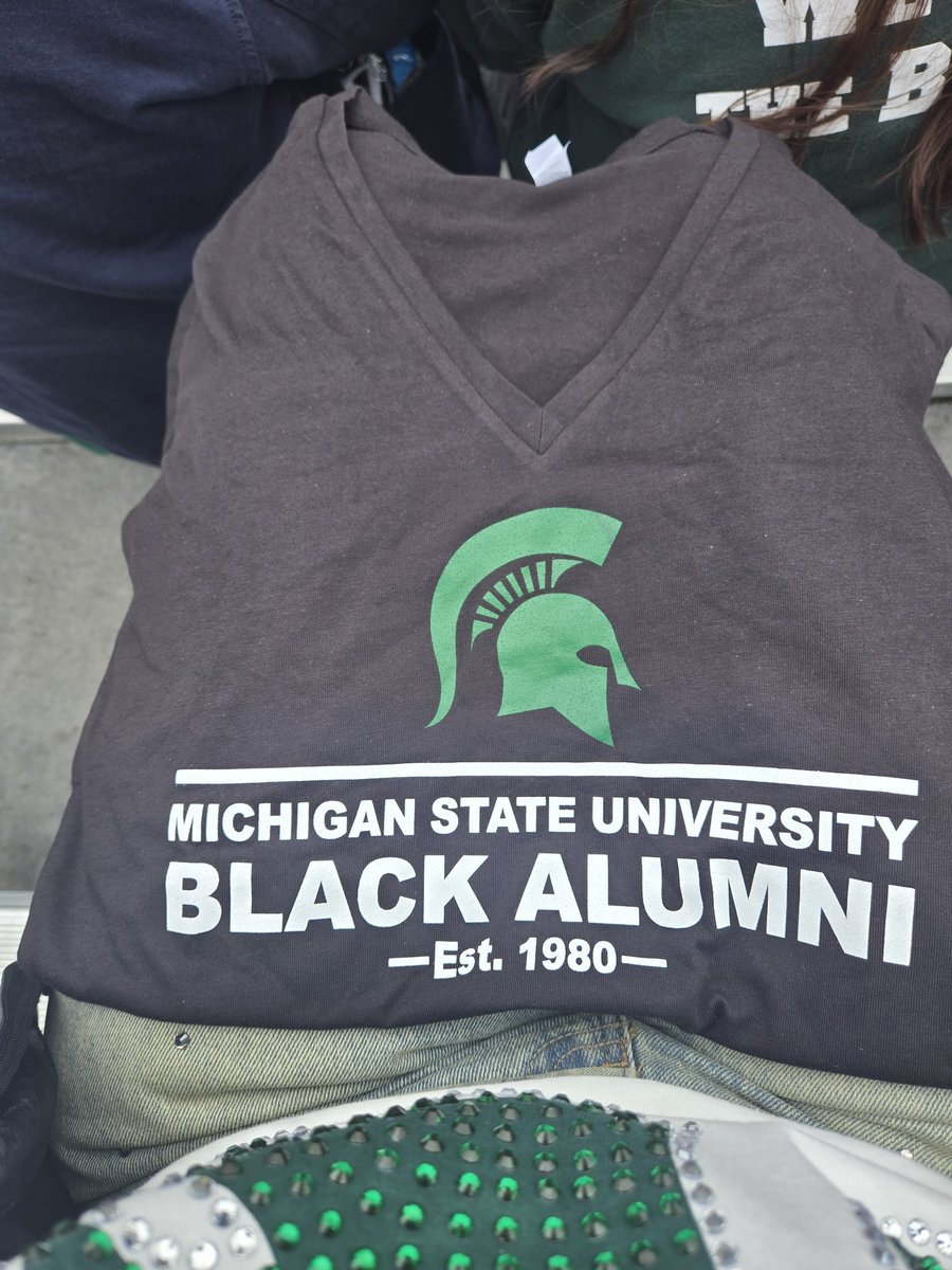 _Read2Lead's tweet photo. @msualumni @MSU_Football @MSUBLACKALUMNI 
HOMECOMING!💚🤍🏈
#msugrad86 https://t.co/fa1FfkrXAo