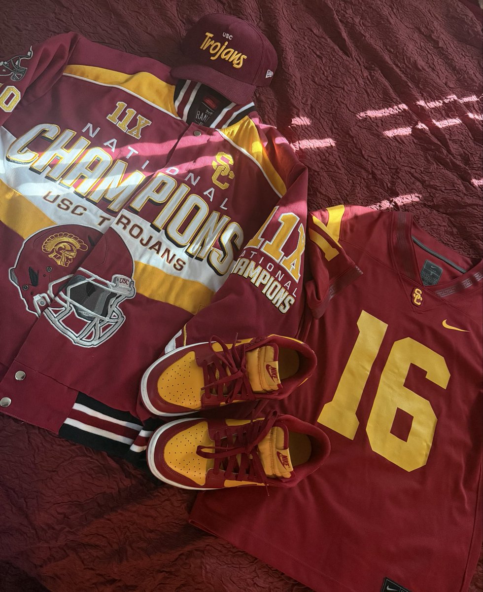 RomeroWestCoast's tweet photo. 🚨🚨Game outfit ready!!!! | #FightOn ✌🏿

#BeatTheWolverines ⚔️ https://t.co/ivyaDCr6bN