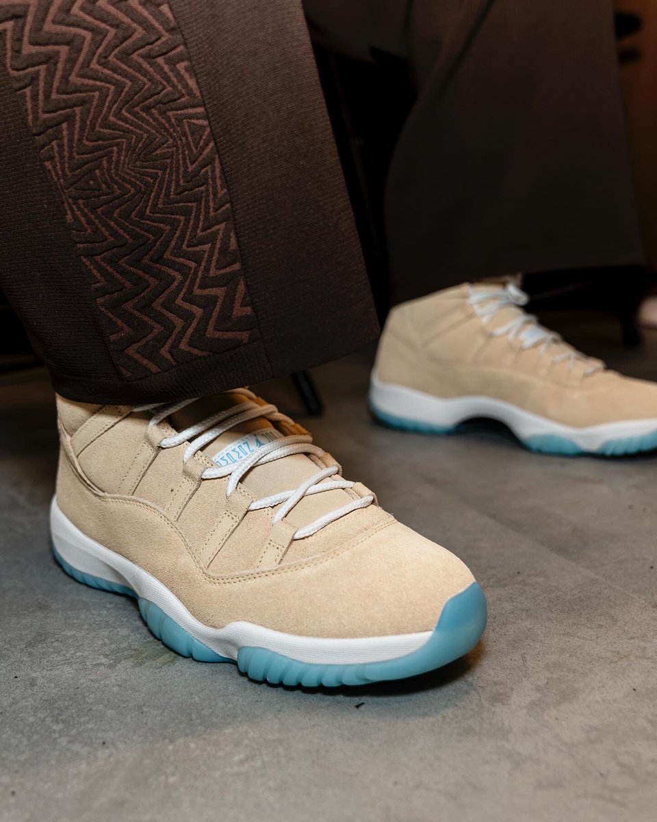 SoleRetriever's tweet image. It’s only right that Houston native Jalen Hurts debuted the “H-Town” Air Jordan 11s at the World of Flight Philly Block Party 🤘 @JalenHurts