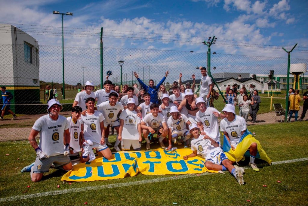 Después de 12 años, una categoría de Rosario Central vuelve a gritar ¡CAMPEÓN! en AFA 💙💛🌟

Además, quiero felicitar a todas las divisiones infantiles y juveniles por la gran campaña que venimos teniendo. 

¡Felicitaciones! 💪🏼