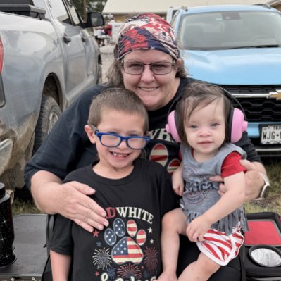 Stacey0430's tweet photo. #NewProfilePic https://t.co/hkEXRp1jWg