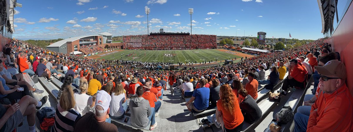 bgsu's tweet image. This is what a SOLD OUT Doyt looks like #AYZIGGY