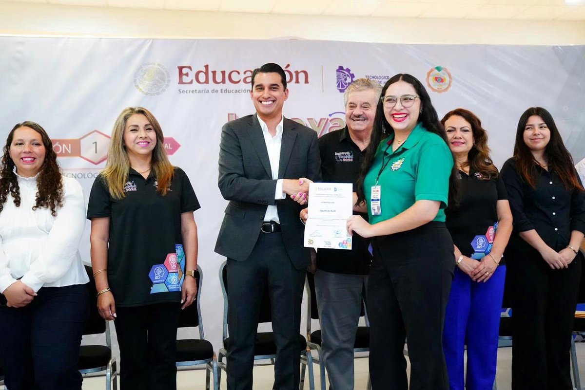 FroylanGamezG's tweet photo. ¡Vivimos un gran encuentro nacional con creatividad y talento juvenil!💡

Compartí el mensaje de nuestro gobernador @AlfonsoDurazo con las y los estudiantes del @TecNM_MX de todo el país durante la clausura de #INNOVATEC.

En #Sonora apostamos por la innovación que ya transforma el futuro. ⚙️