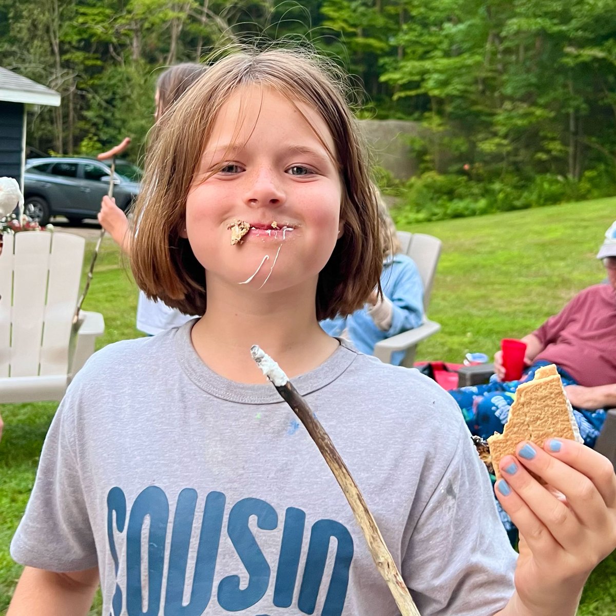 WalkerResort's tweet image. Some things just aren’t optional—like s’mores at the cottage. 🍫✨

Gathering around the fire with marshmallows, chocolate, and graham crackers is a must-do tradition. Because no Muskoka getaway is complete without a little gooey, sweet, fireside magic. 💛