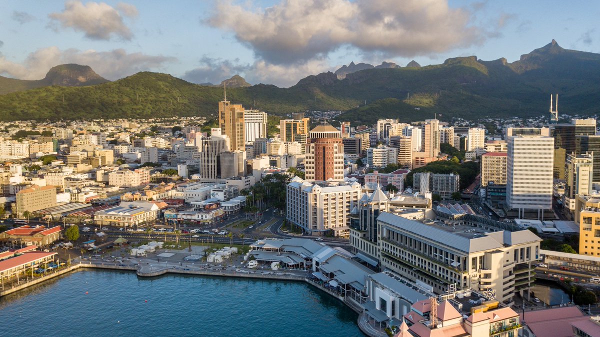 Aryamemoire's tweet image. Mauritius, is the most developed country in subsaharan africa, about 3 times higher GDP per capita than india, and it is a country that was built almost entirely bihari immigrants. And her success is considered an Economic Miracle.
Between 1834 and 1920, nearly 700,000 Indian…