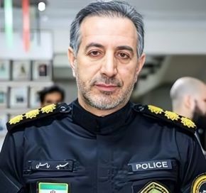 تو کشوری که ۴۷ ساله حرف از جنگه 
نه پدافند دارن!
نه آژیر خطر!
نه پناهگاه!
نه سامانه دفاعی برای مردم!
نه اقتصاد!
نه رفاه!
نه آزادی!
نه معیشت!
تنها چیزی که دارن 
نیروهای سرکوبگر و مزدور 
علیه زن و بچه مردم ایران است 
#نبردباتاریکی 
#سقوط_جمهوری_اسلامی
