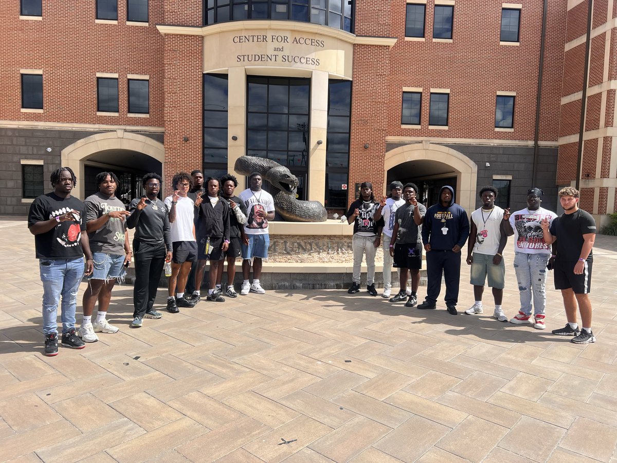 TigersAndrew's tweet image. The Andrew College Fighting Tigers proudly representing our program at Florida A&M University. Building connections, growing stronger! 🐯 #TigerPride #ACStrong @Dcanes40Lucas @Dr_NickGarrett