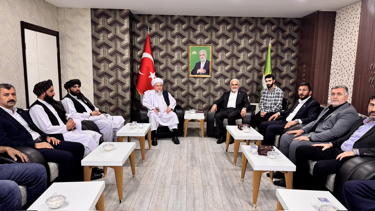 Genel Başkanımız Sayın Zekeriya Yapıcıoğlu, bir dizi temaslarda bulunmak üzere Diyarbakır'a gelen; Afganistan İslam Emirliği Ankara Büyükelçisi Saniullah Farahmand'ı İl Başkanlığımızda ağırladı.