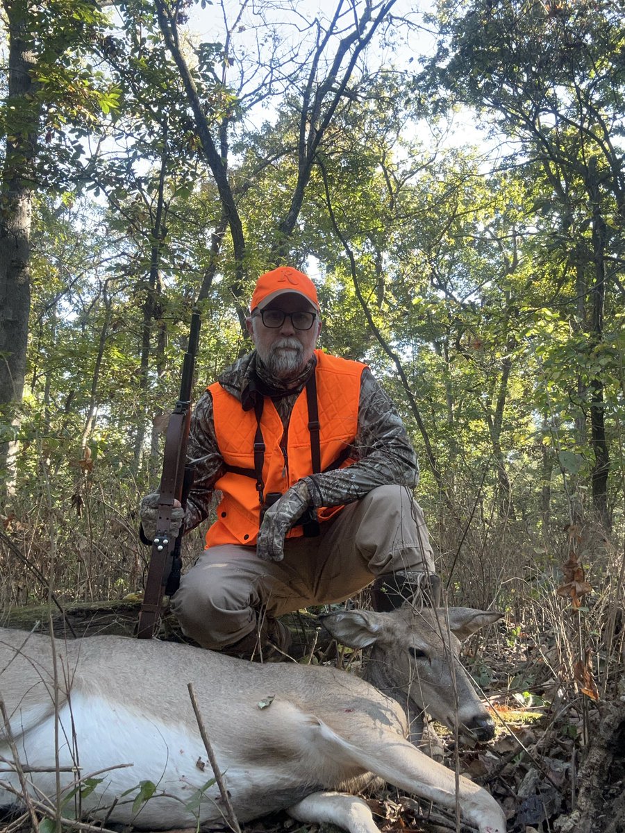 Had a little success this morning in Missouri’s early rifle doe only weekend. #maniacsmack <a href="/ManiacOutdoors/">Midwest Maniac Outdoors</a>