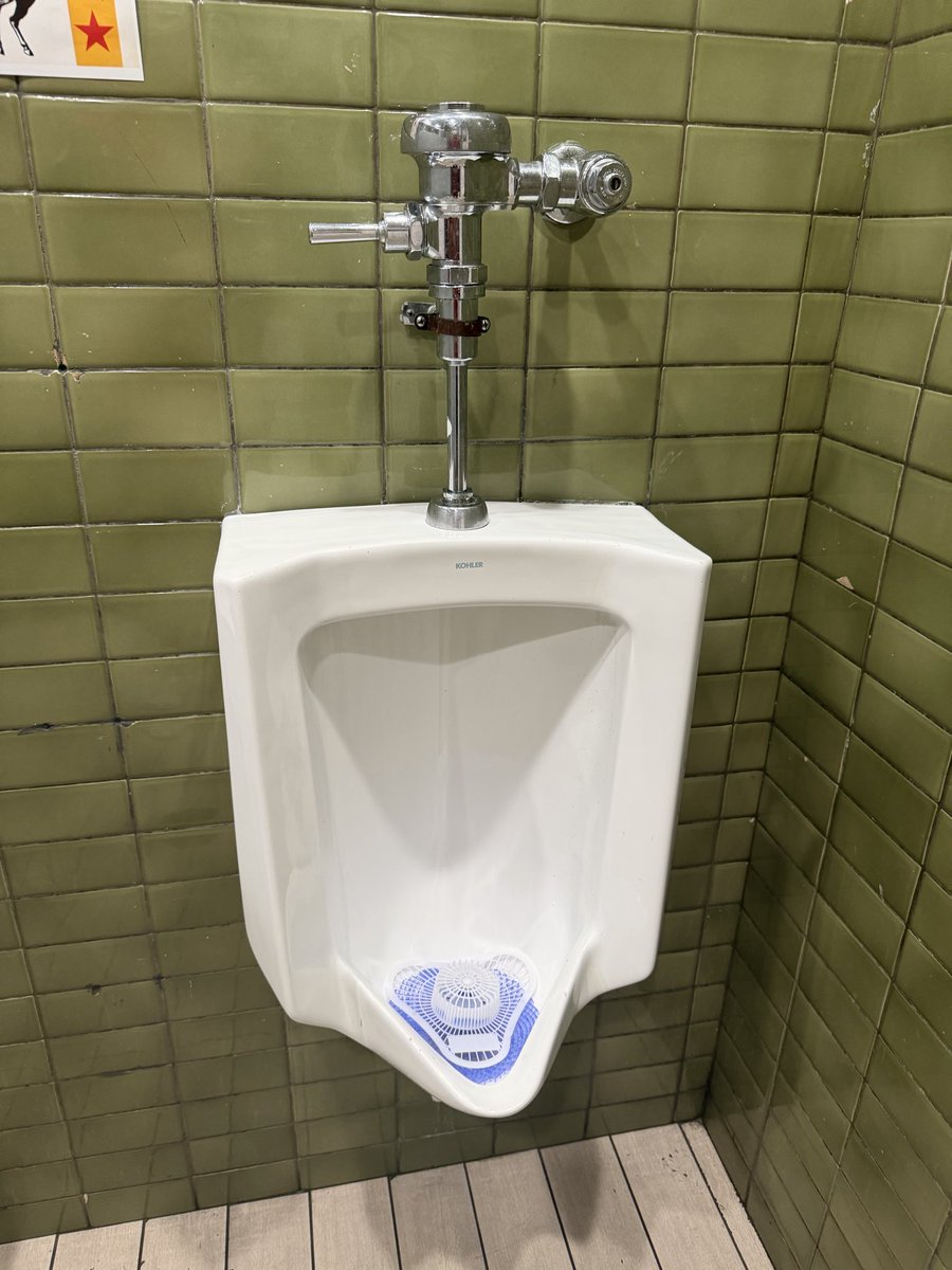 danabeers's tweet photo. I have officially broken the seal at 12:34 PM CT. Me and this urinal are about to get real close for the next 11 hours #pissmachine https://t.co/FKV6lXmjZ6
