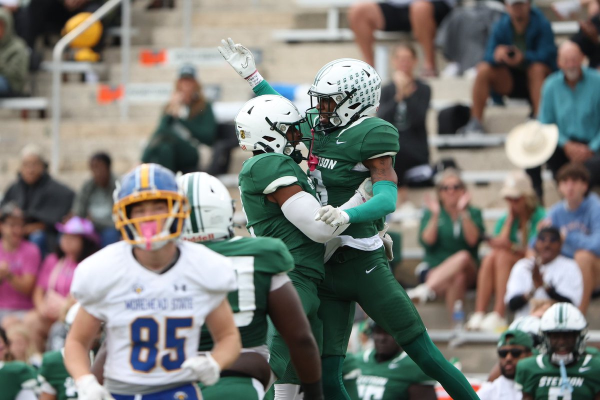 StetsonFootball's tweet photo. 𝗛𝗶𝘁 𝗦𝘁𝗶𝗰𝗸 🎮💥

#GoHatters | #ChasingGreatness | @StetsonHatters https://t.co/v5s58WnwZq