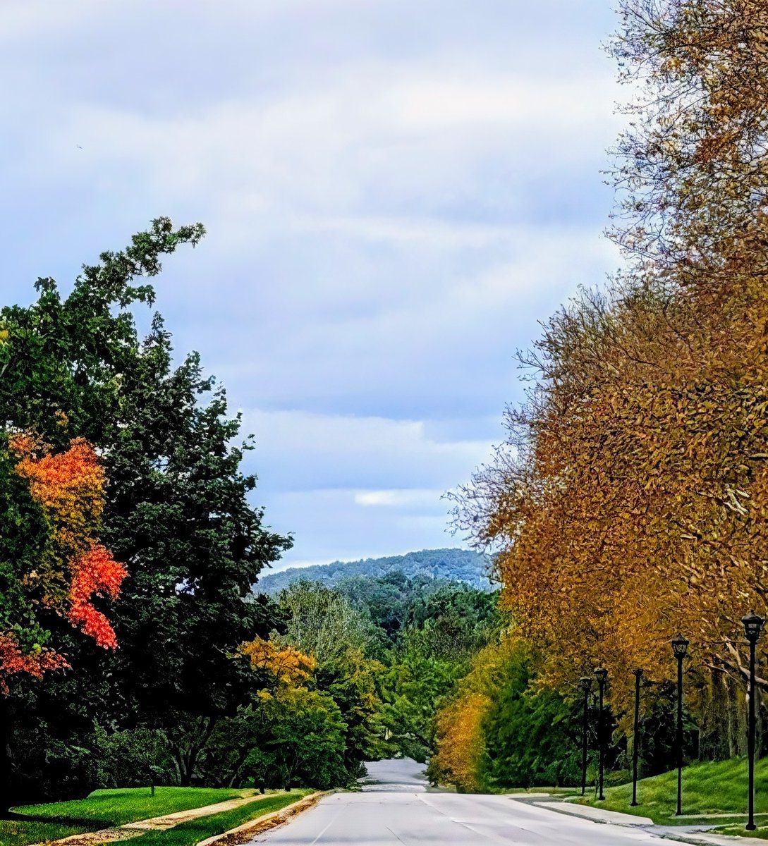 PrayerfulMantis's tweet image. Cloudy, but starting to become colorful, view of Valley Forge mountain off in the distance.