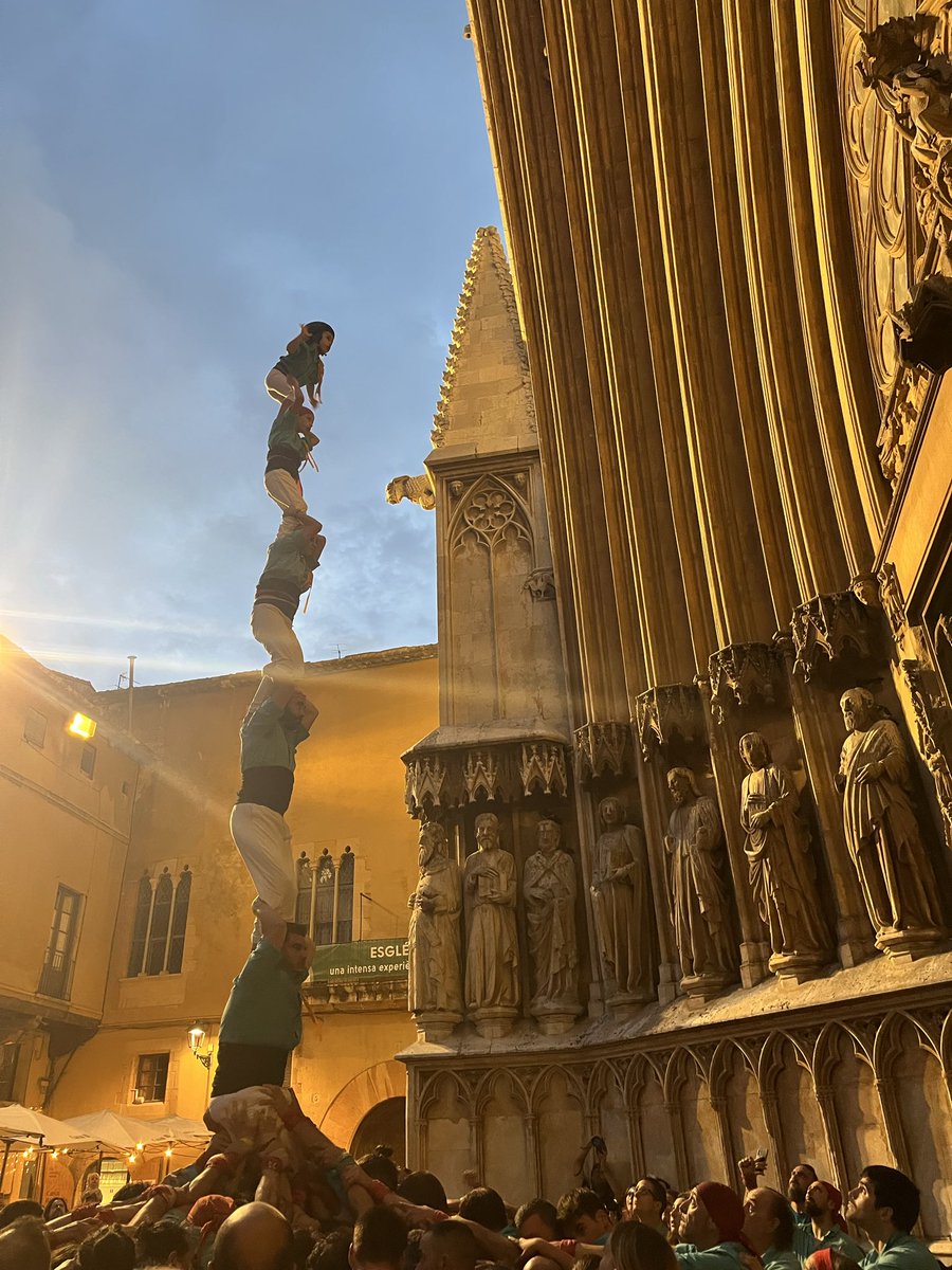 La <a href="/CCSPISP/">CC Sant Pere i Sant Pau</a> descarrega el pilar de sis tres anys després. L’últim descarregat havia estat per Sant Magí 2022 #castells